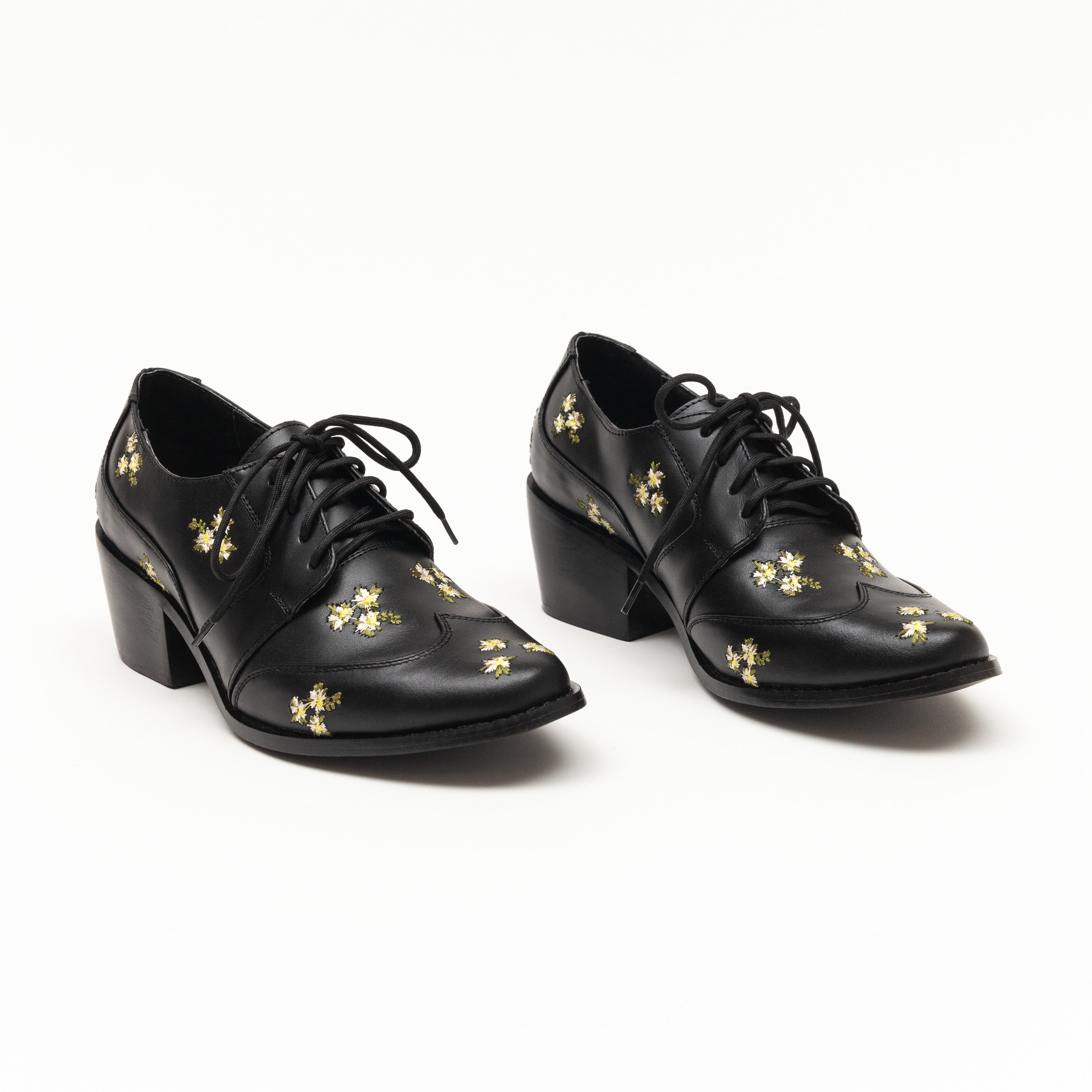 Leonor negro con flores