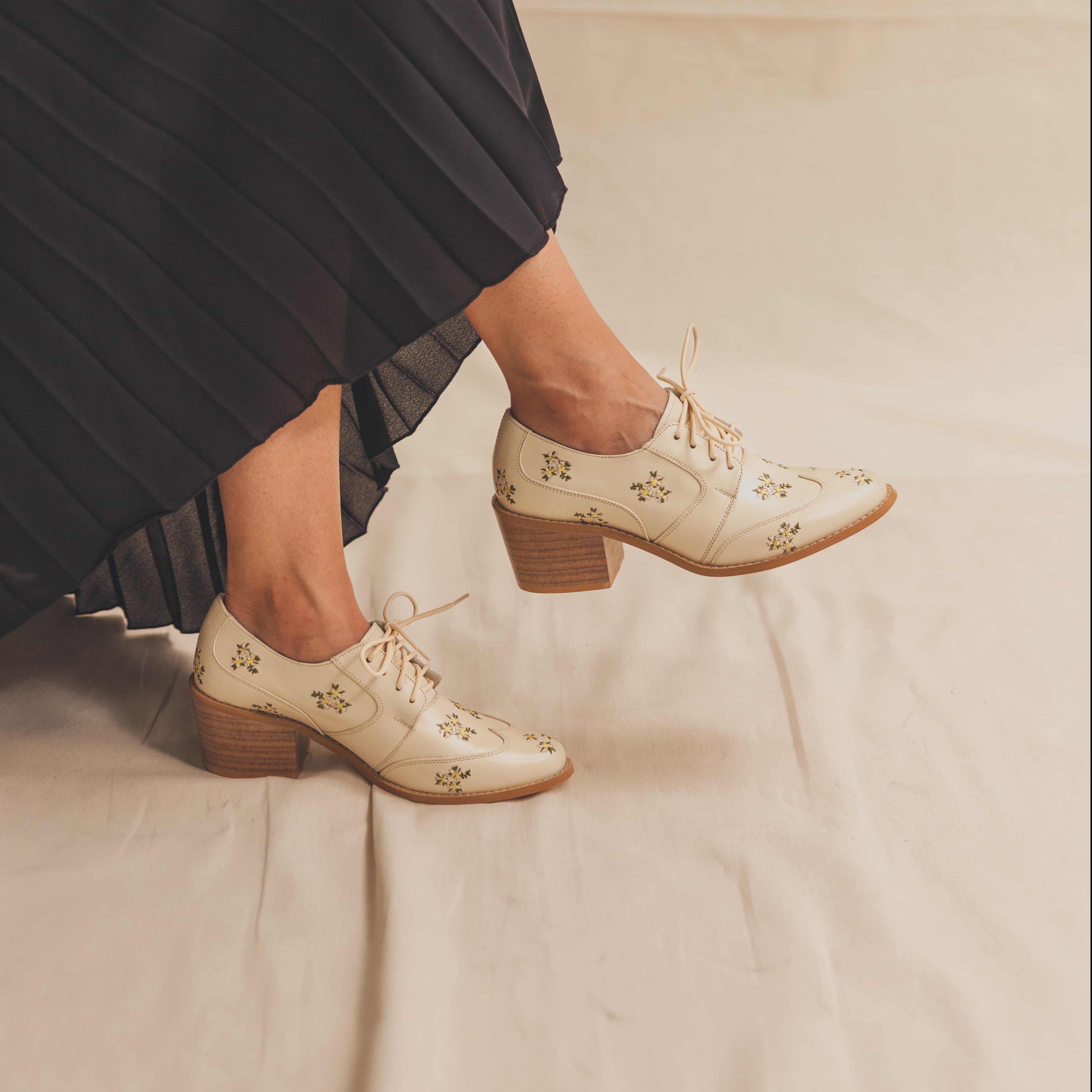Leonor Beige Flores