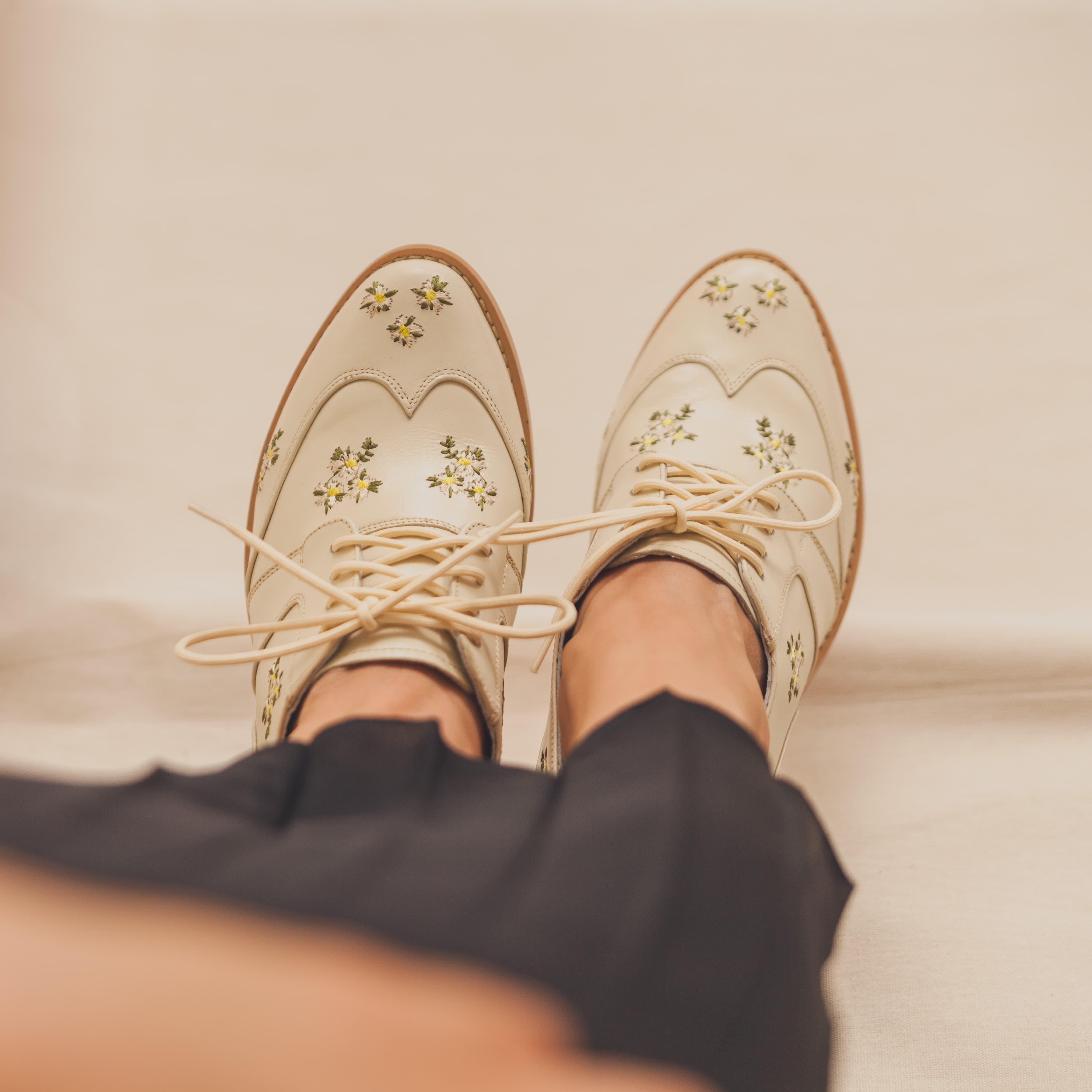 Leonor Beige Flores