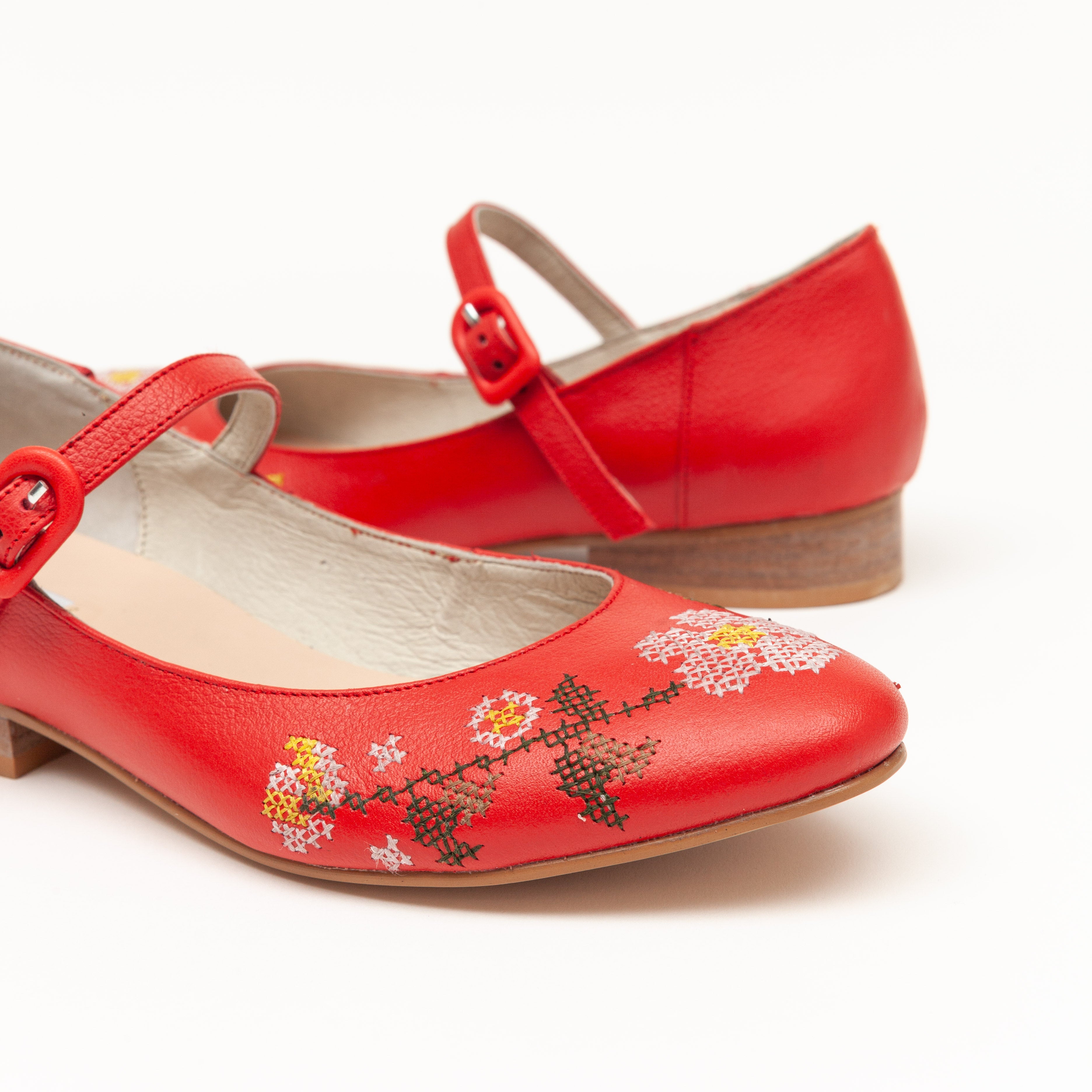 Lola Rojo flores bordado