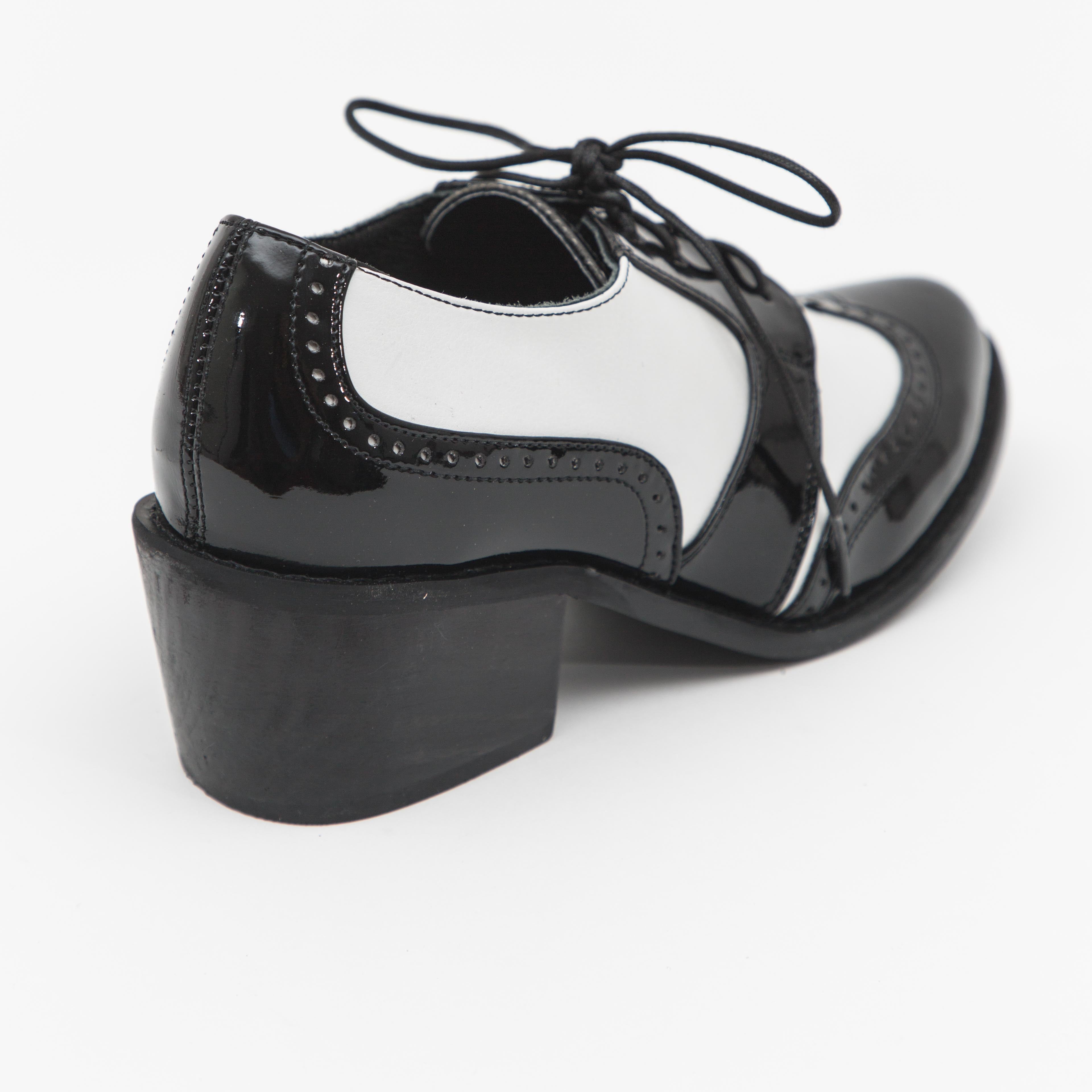 Leonor Blanco y Negro Charol