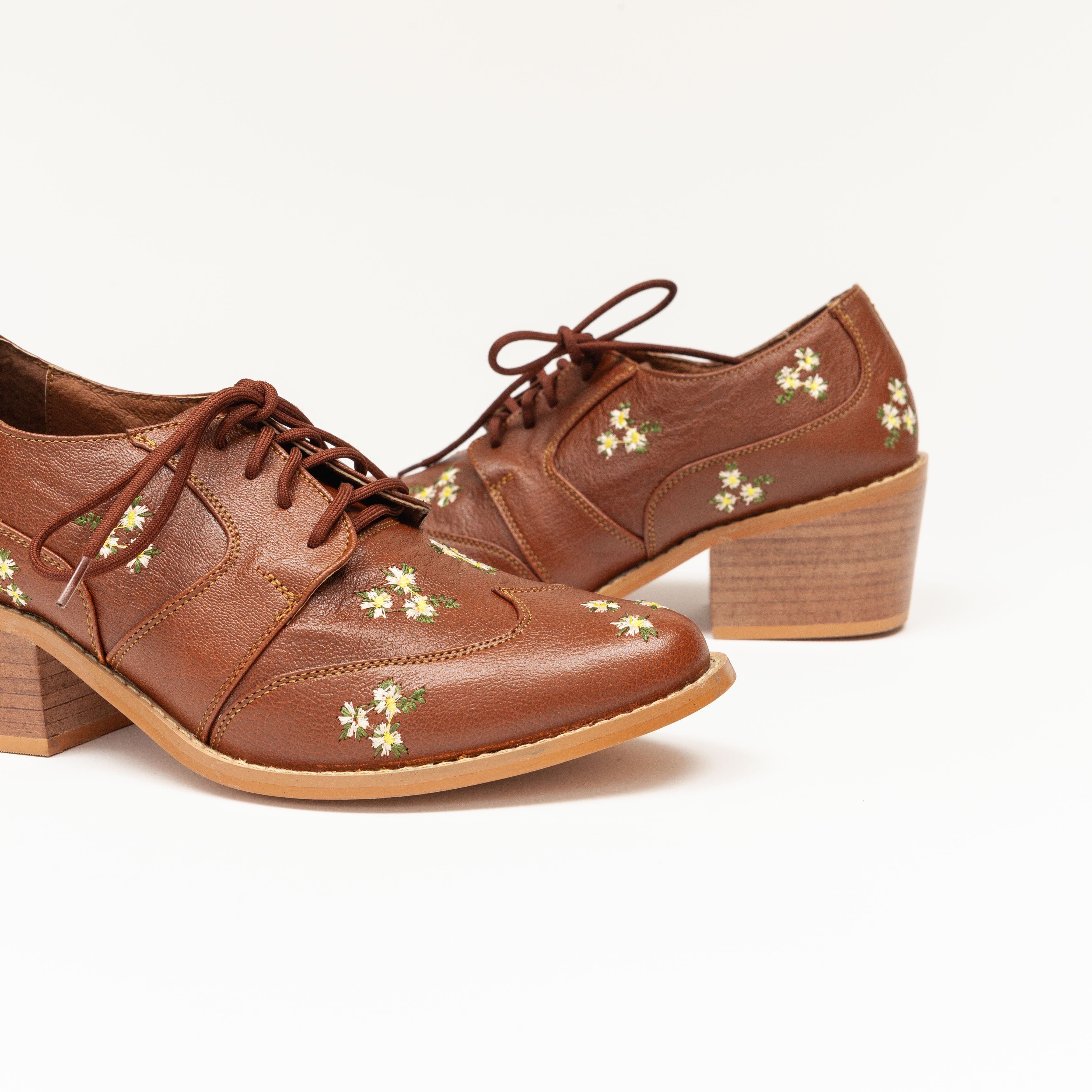 Nuevo - Leonor café flores