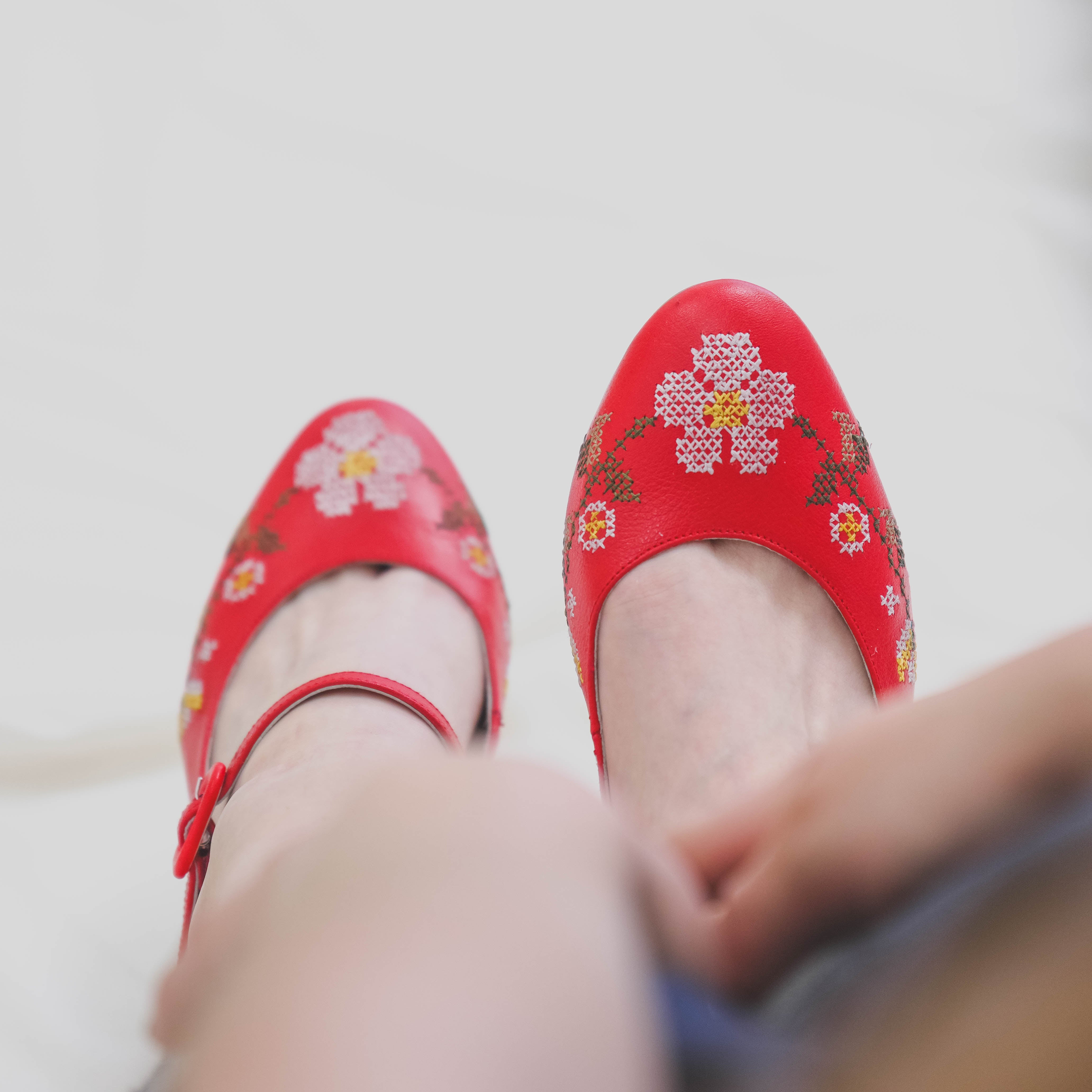 Lola Rojo flores bordado