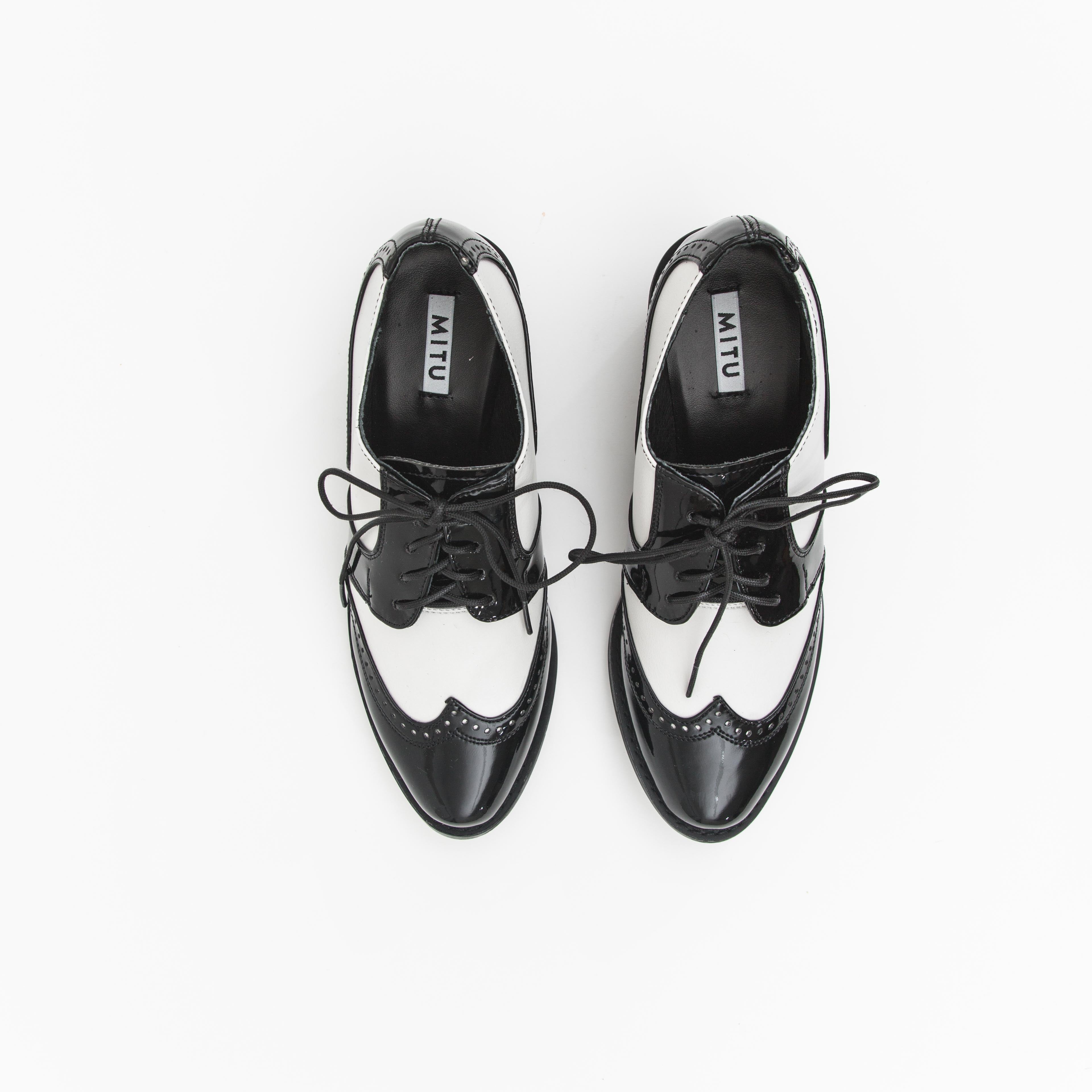 Leonor Blanco y Negro Charol