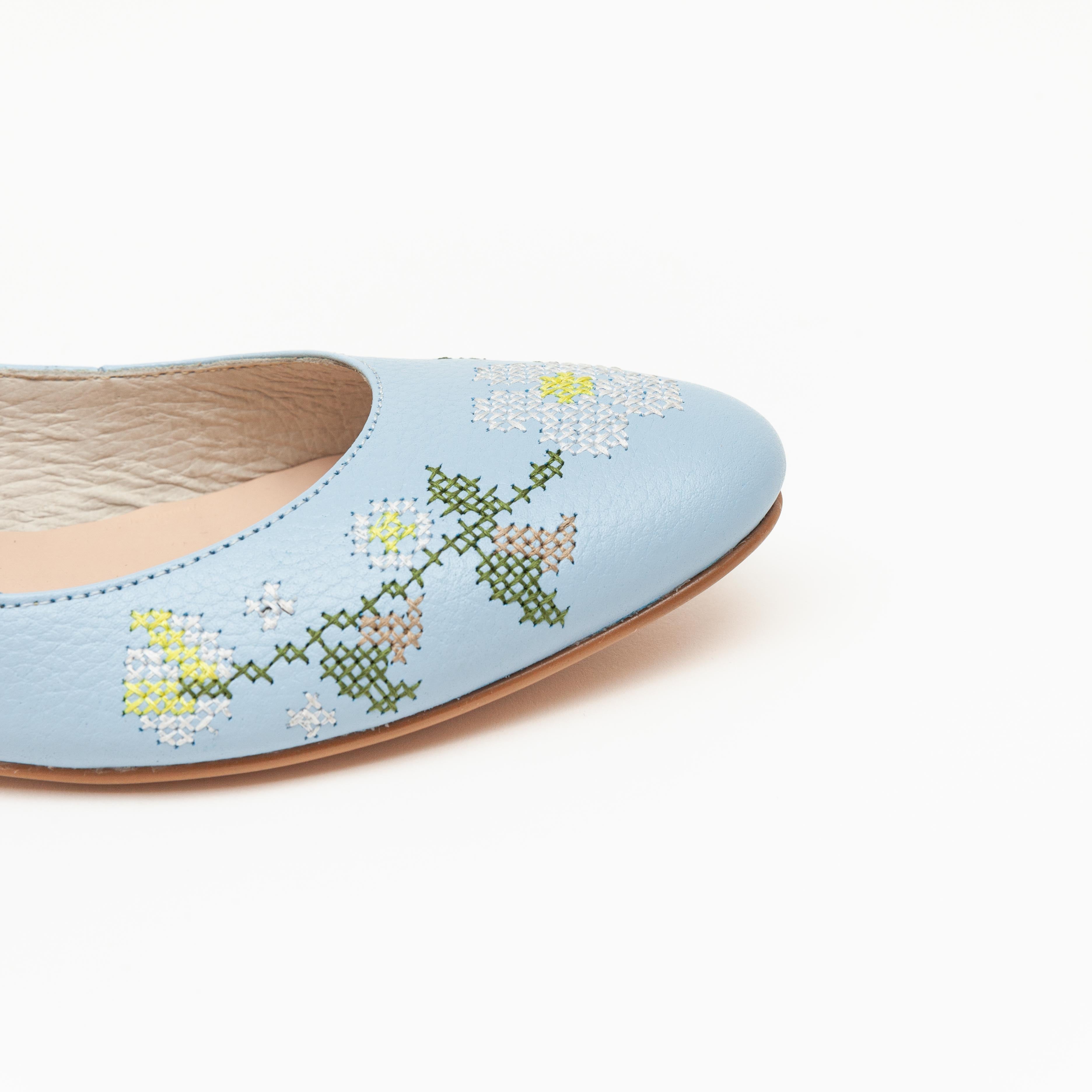 Lola Azul flores bordado