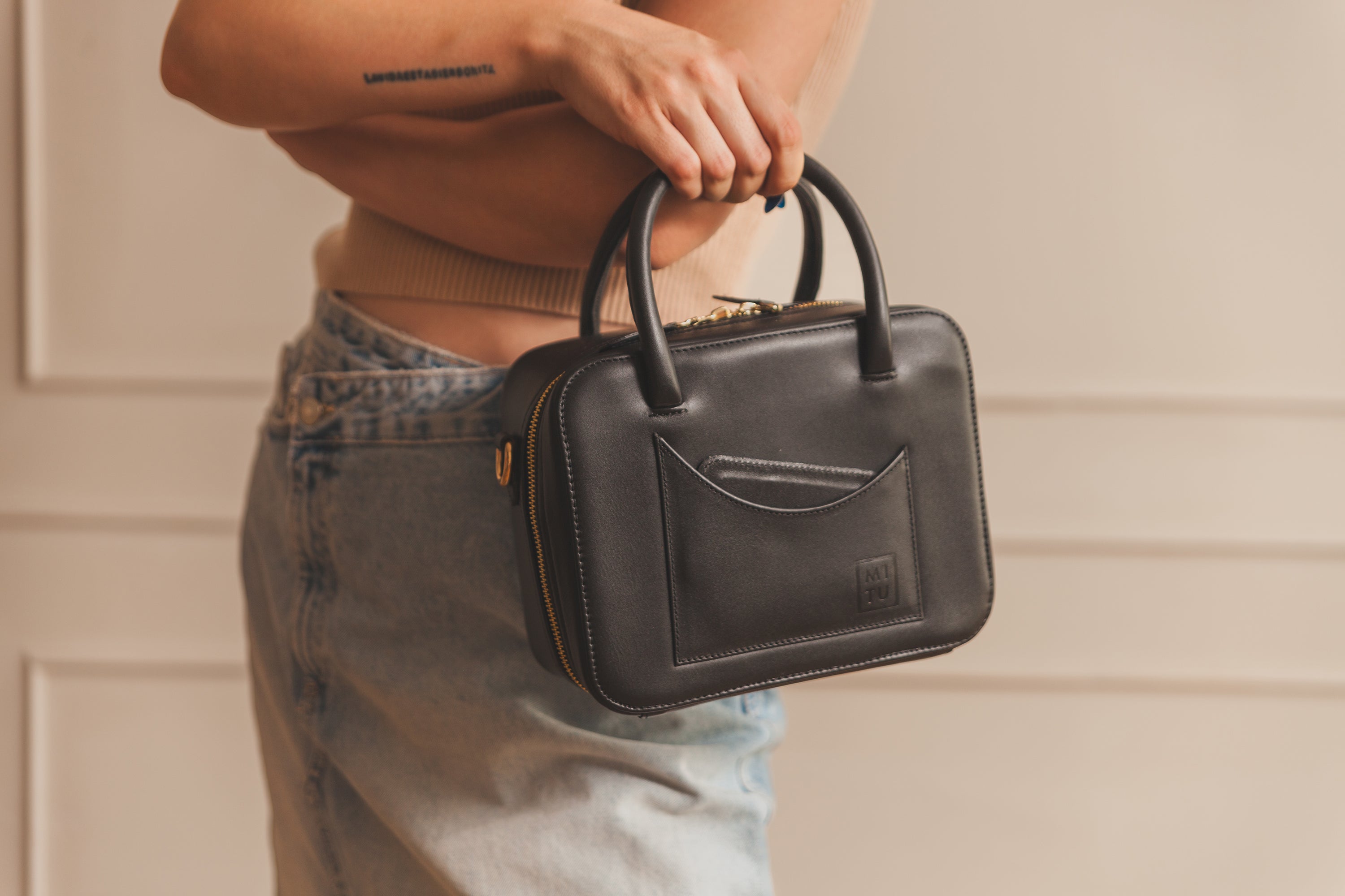 Bolsas y portacelulares MITU