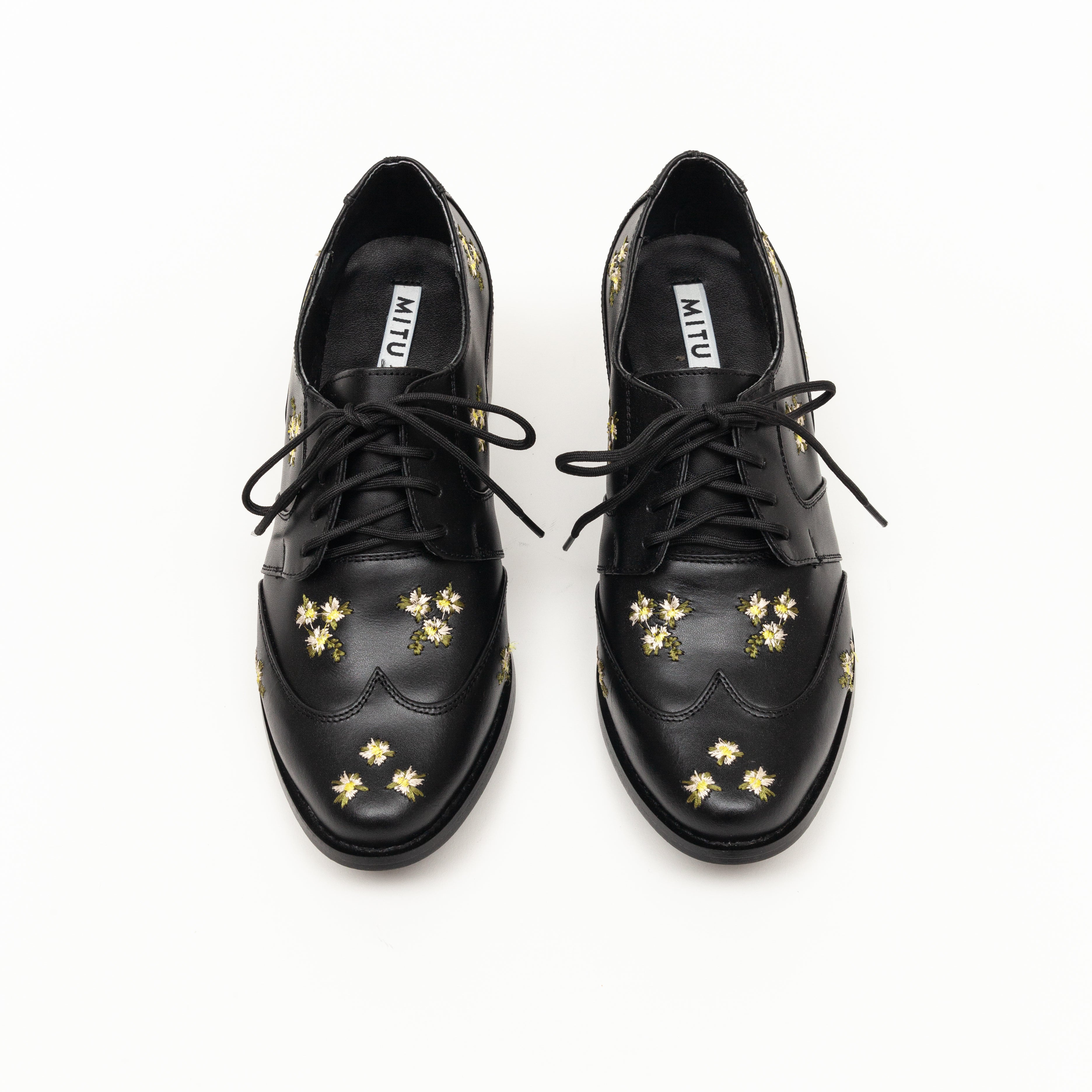 Leonor negro con flores