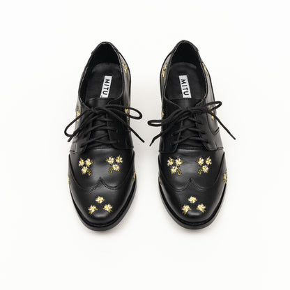 Leonor negro con flores