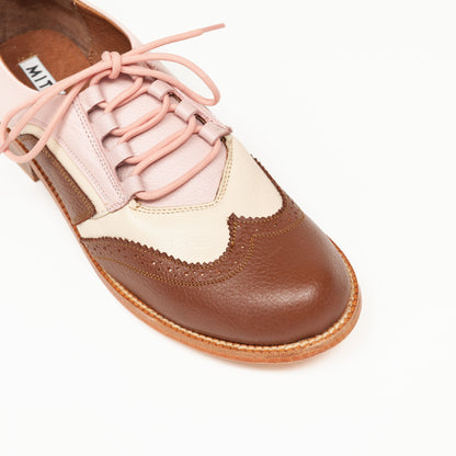 Emilia café con rosa