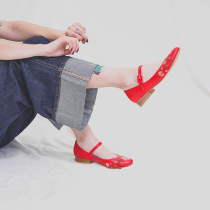 Lola Rojo flores bordado