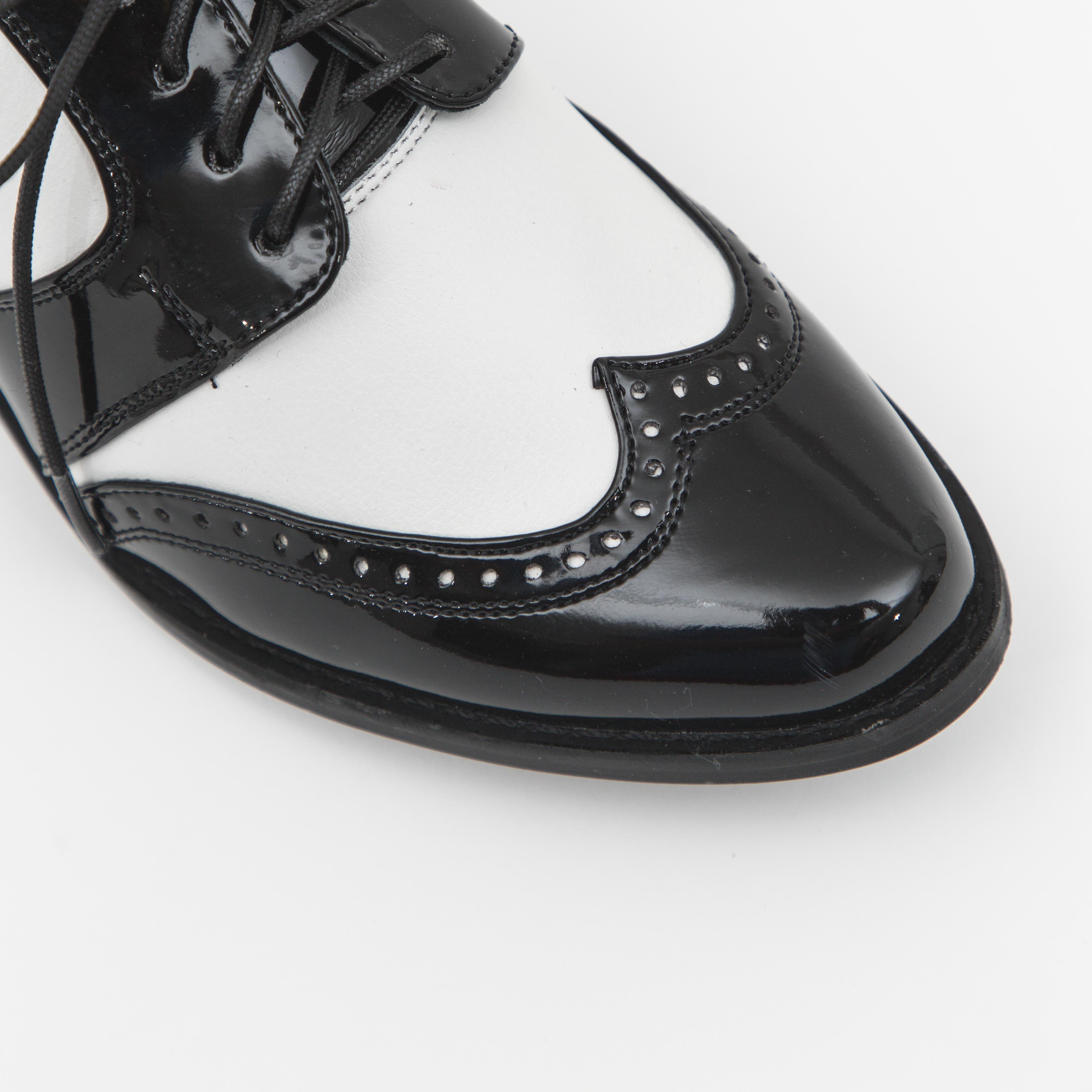 Leonor Blanco y Negro Charol