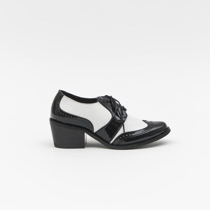 Leonor Blanco y Negro Charol