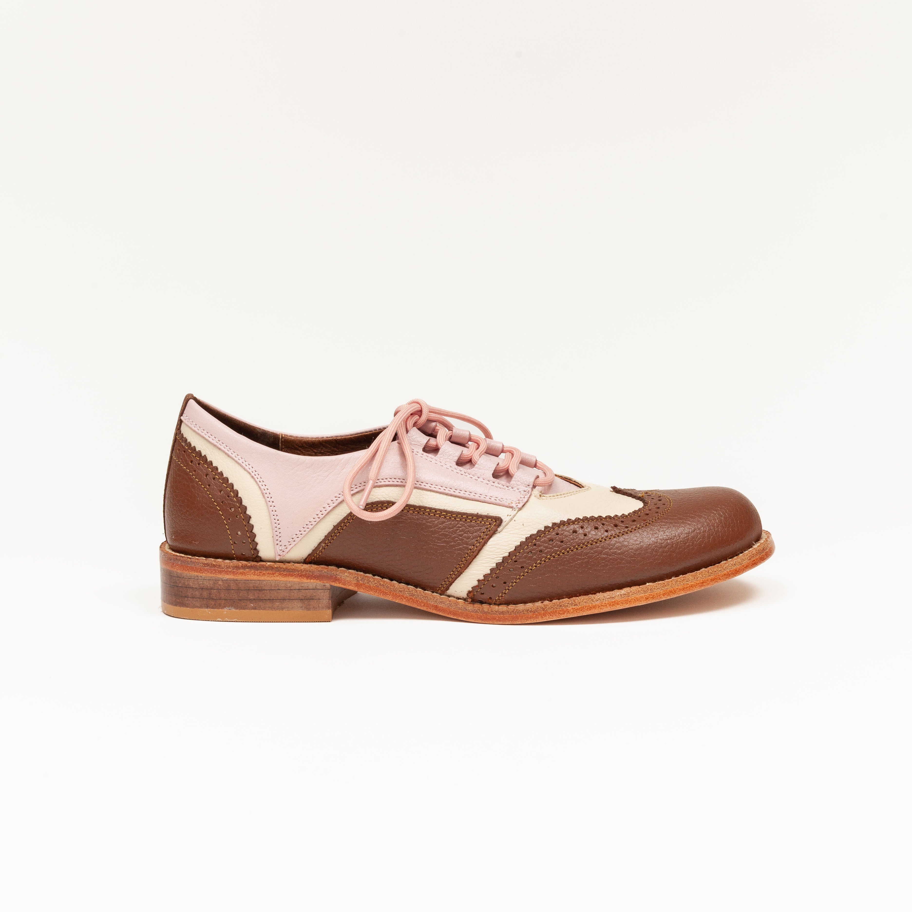 Emilia café con rosa