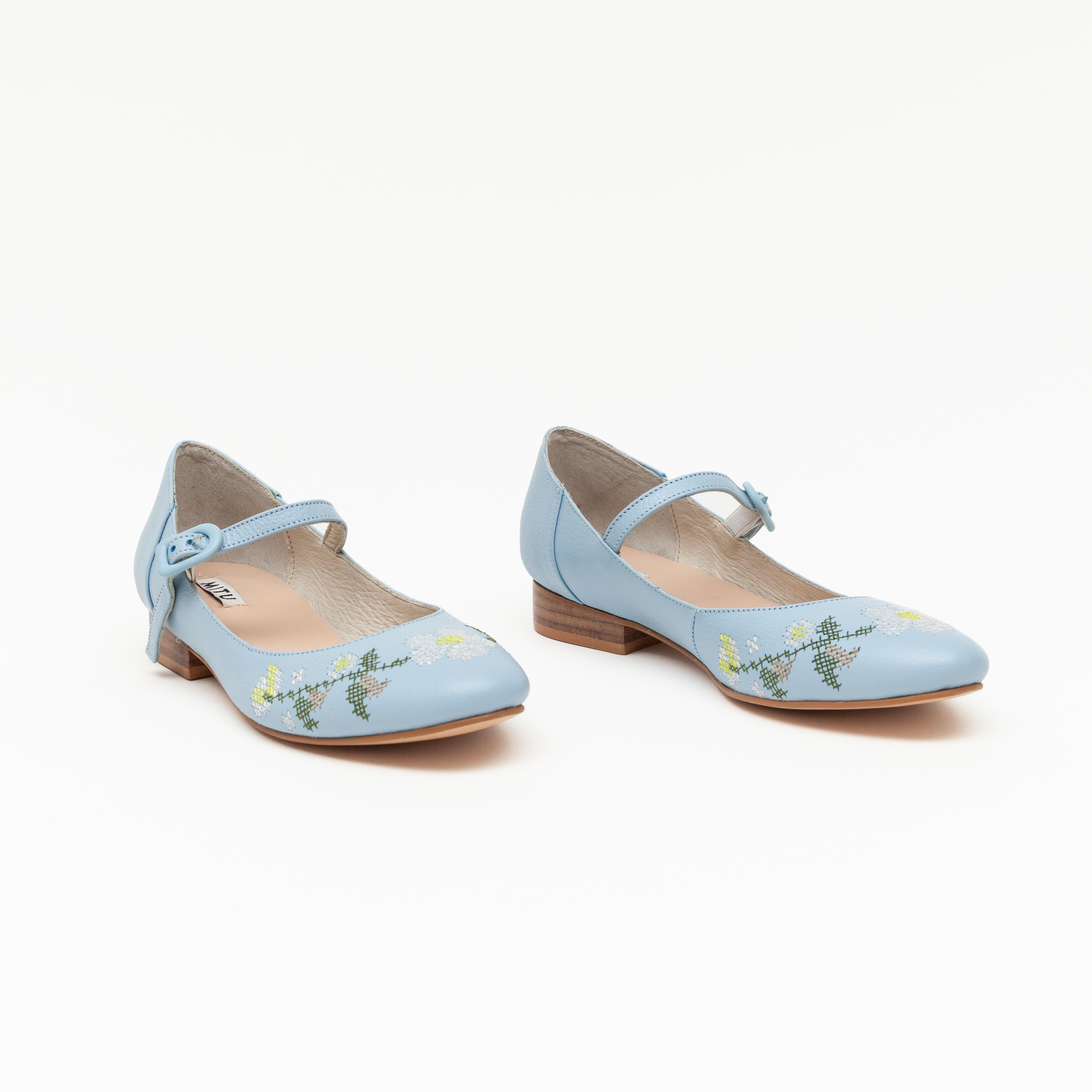 Lola Azul flores bordado