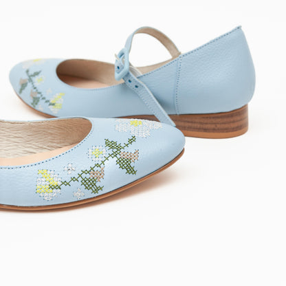 Lola Azul flores bordado