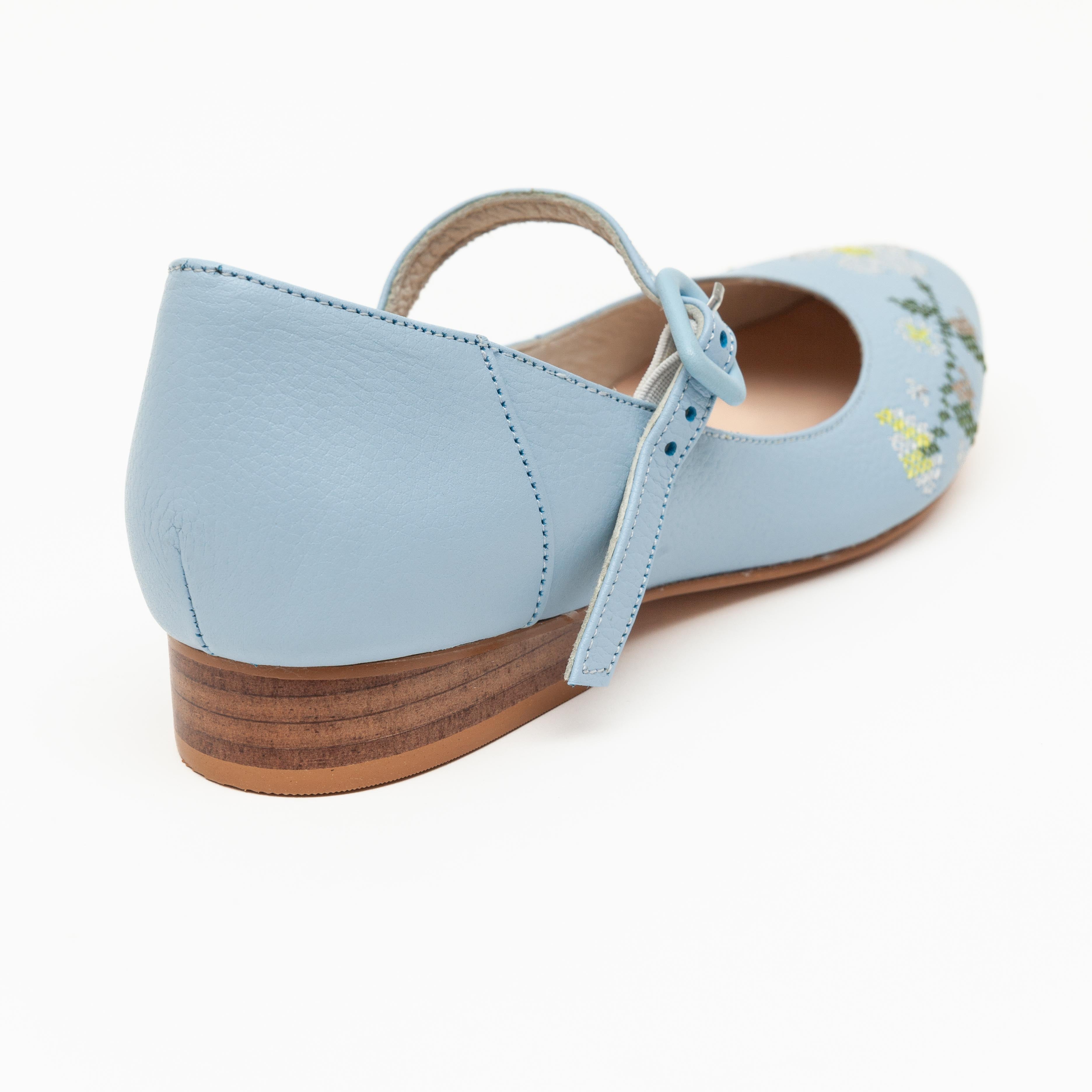 Lola Azul flores bordado