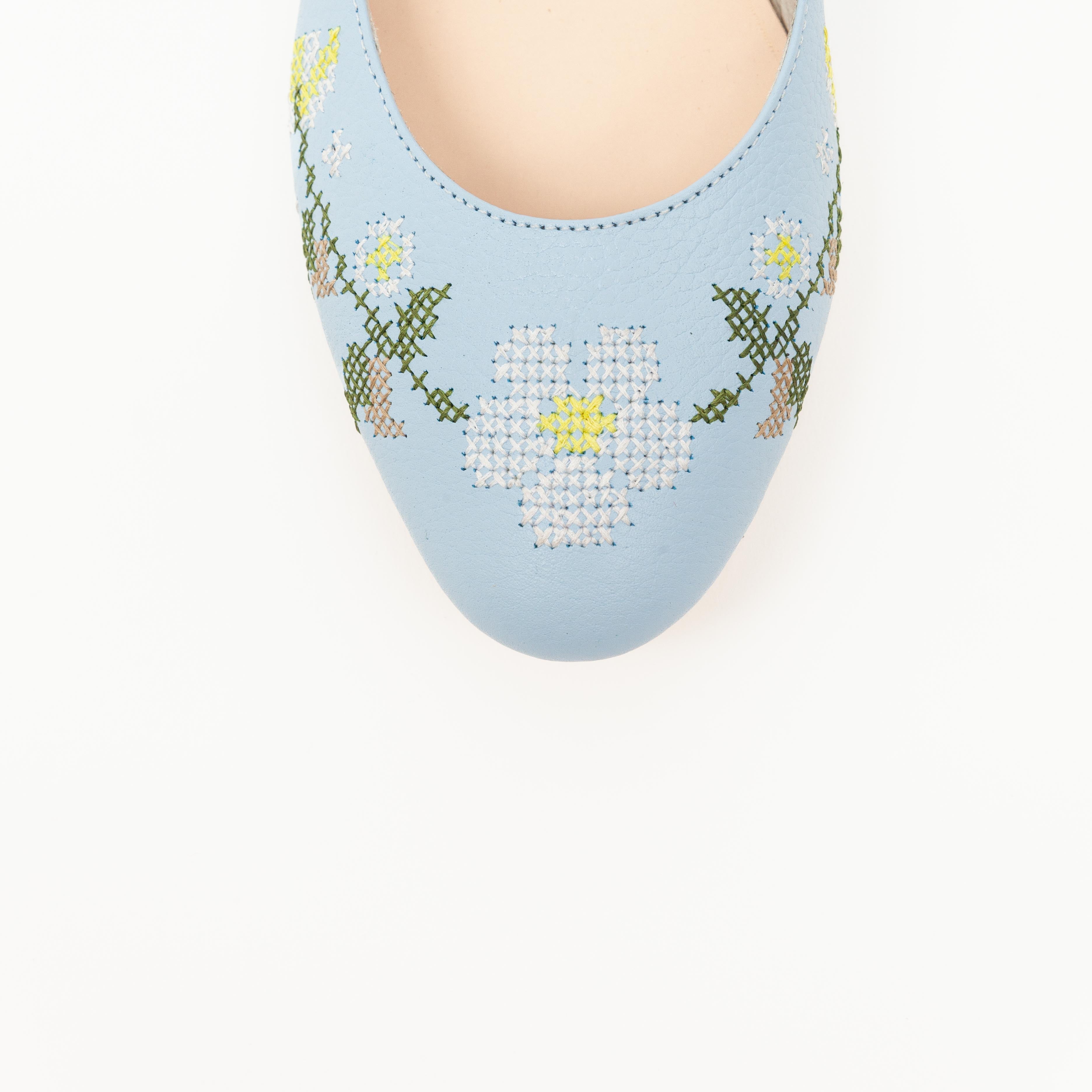 Lola Azul flores bordado