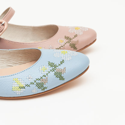 Lola Azul flores bordado