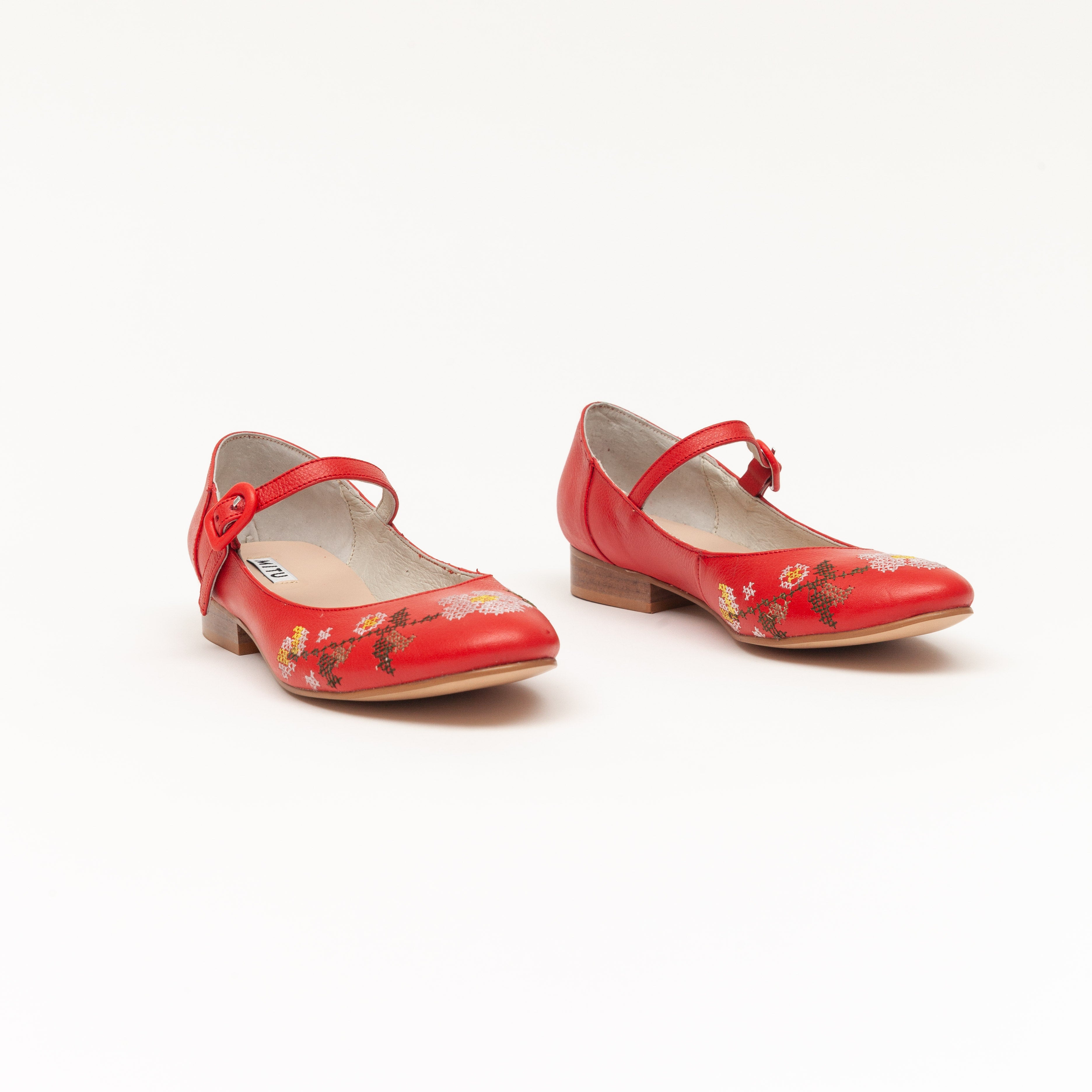 Lola Rojo flores bordado