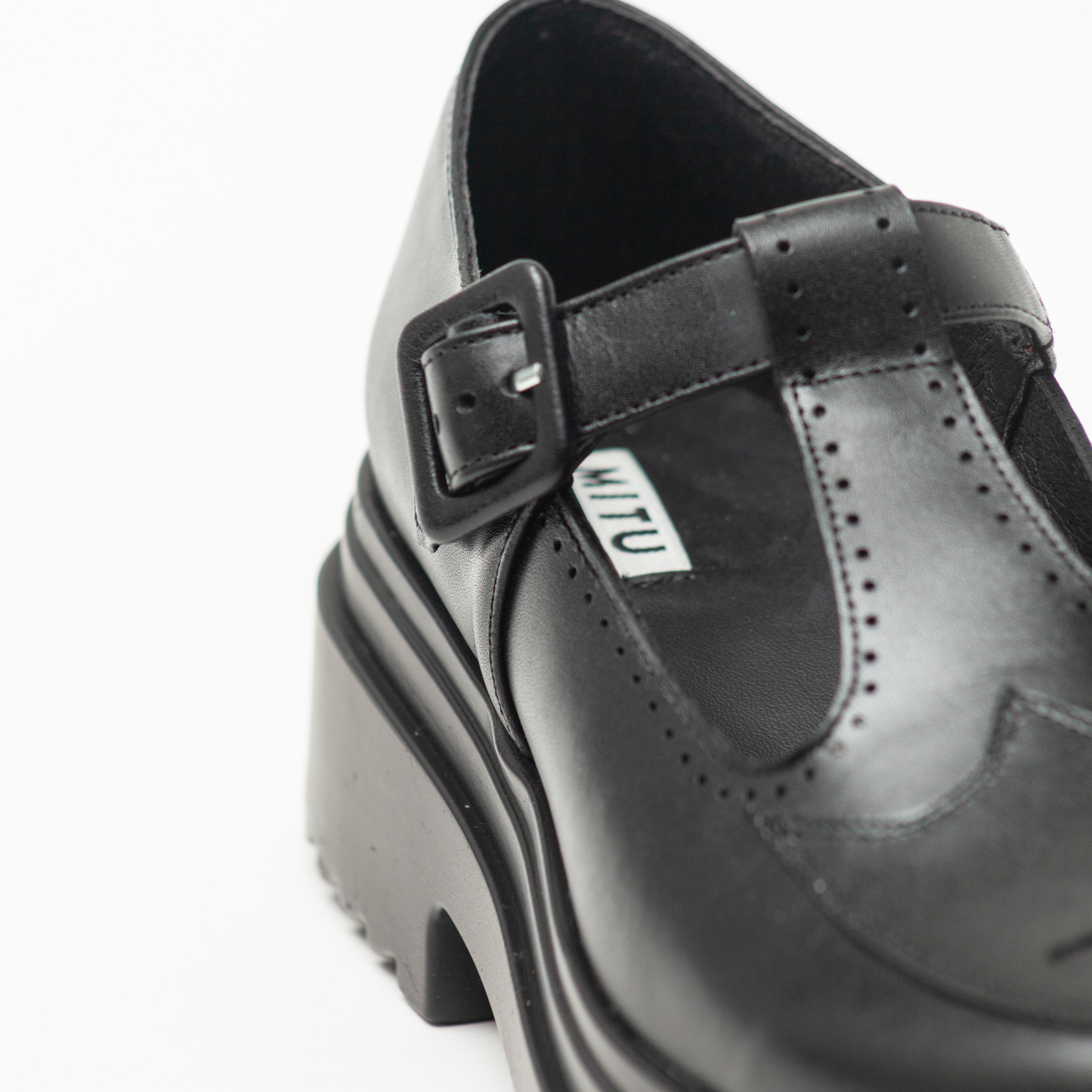 Ileana plataforma negro