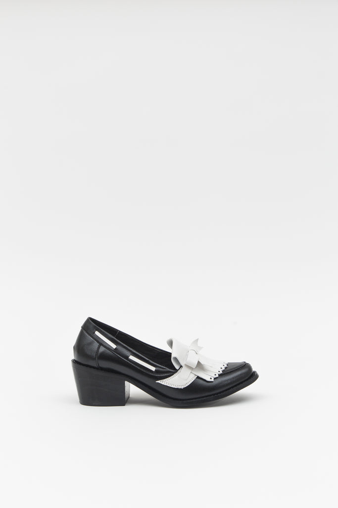 Zapatos negros con moño | Carlota Blanco y Negro